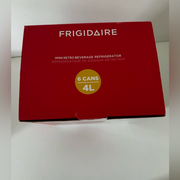 Adorable Bright Red Frigidaire Retro Mini 6 Can Refrigerator NIB - Picture 3 of 6